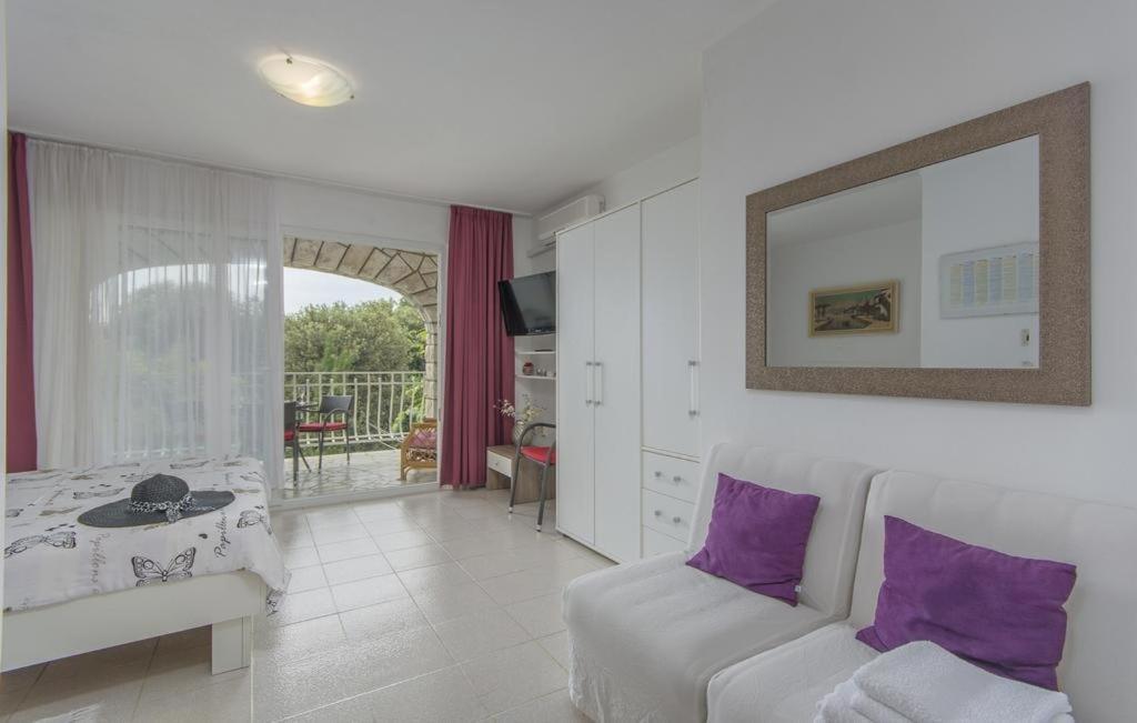 Apartman In With Terrace, Air Condition, Wifi, Washing Machine