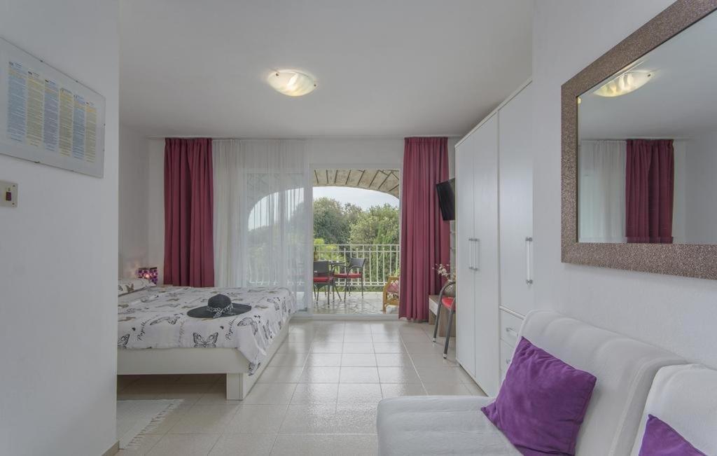 In With Terrace, Air Condition, Wifi, Washing Machine
